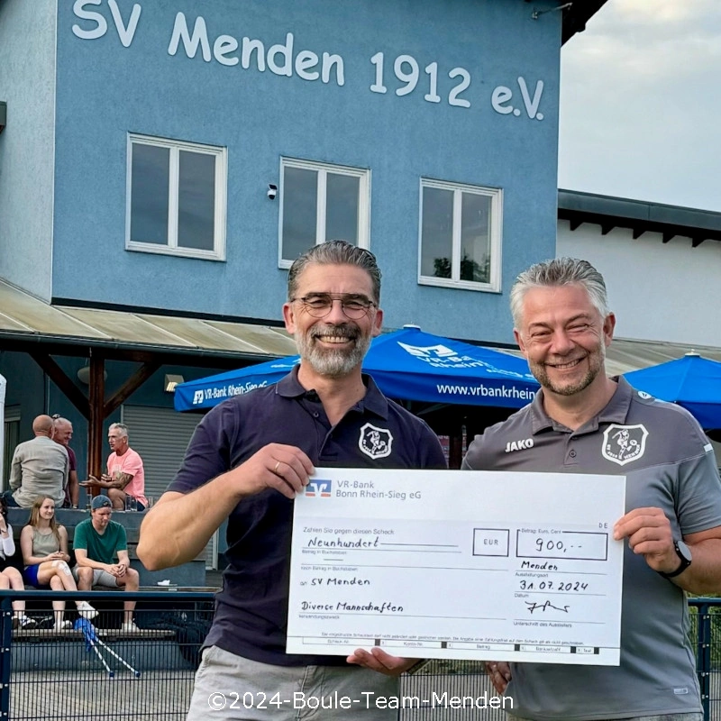 Spendenschecks vom Förderverein